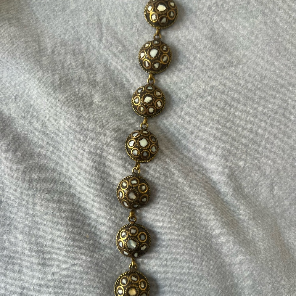 Elegant Gold and White Necklace